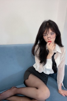 男生抓着你双手摁墙边什么意思